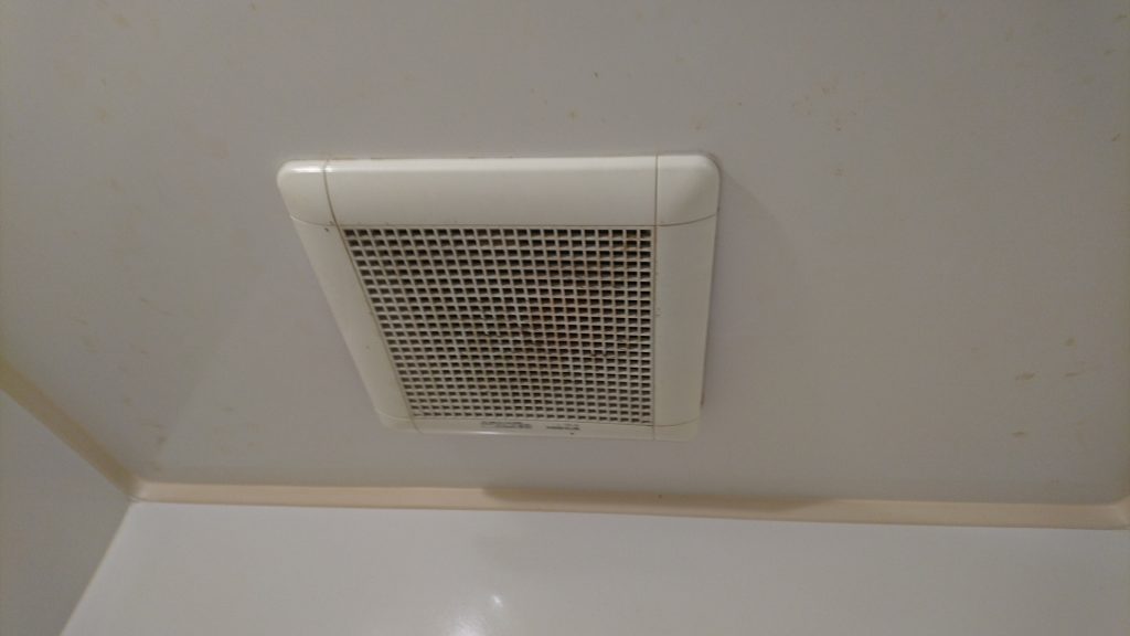 京都市伏見区 ユニットバス浴室換気扇 取替前
