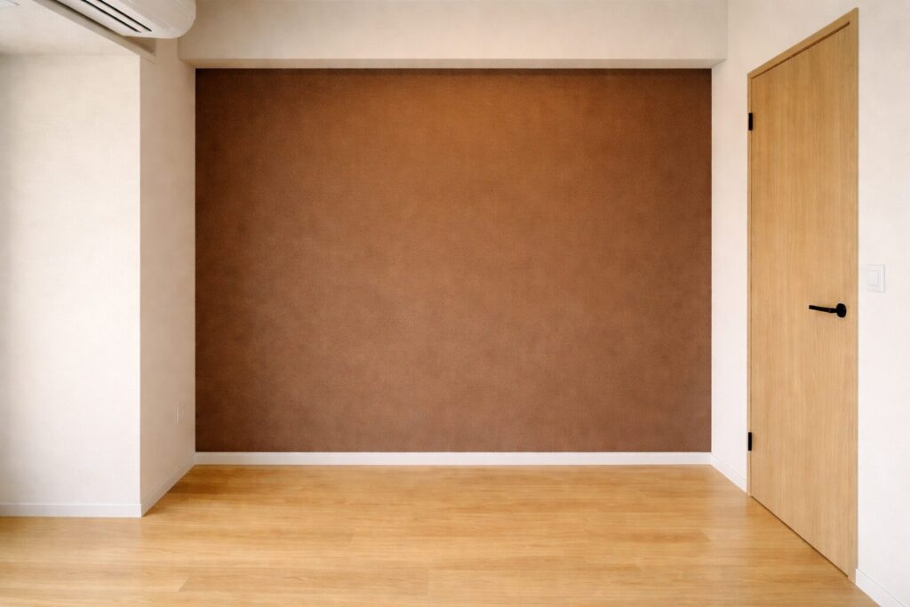 ブラウンアクセントクロス リビング壁面デザイン例