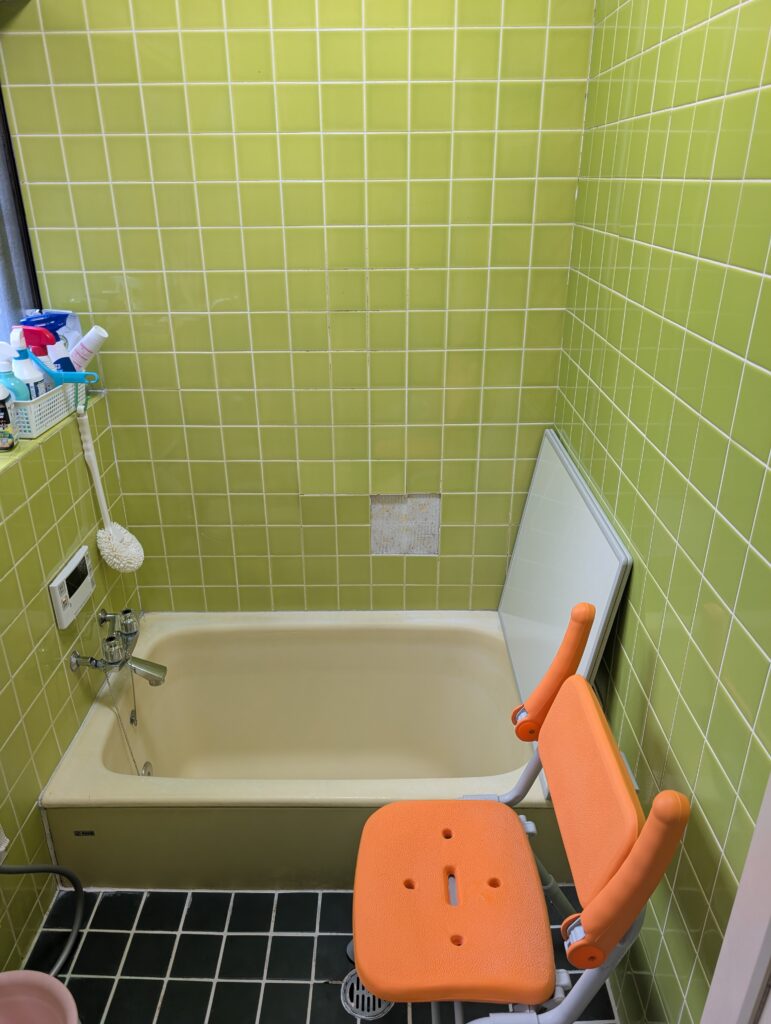 浴室タイル浮きの状況