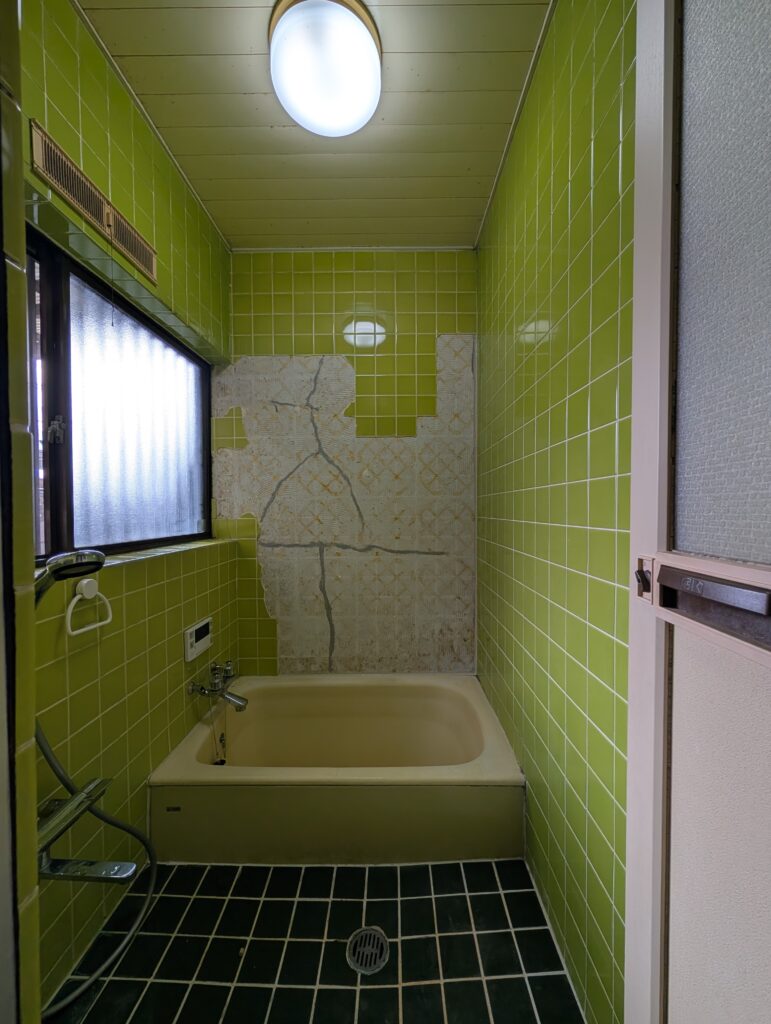 タイル浴室施工前全体