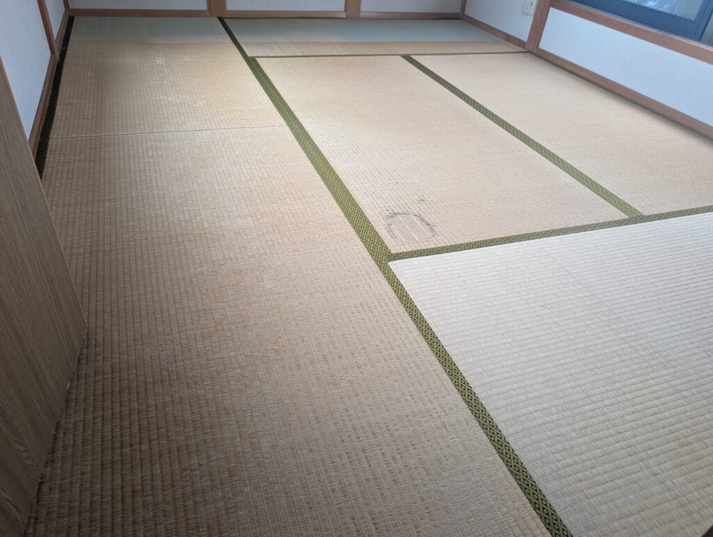 宇治市の和室で傷んだ畳をフローリングへリフォームする施工前
