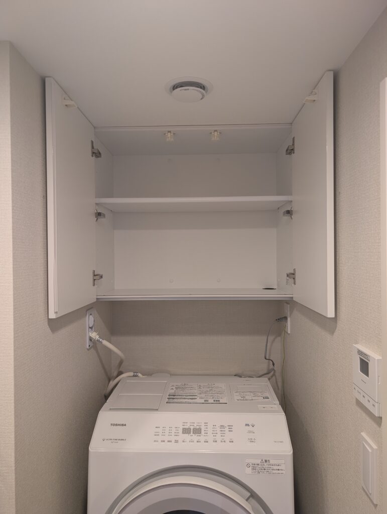 LIXILリシェル 特注吊戸棚 洗濯機上 オーダー収納 施工例