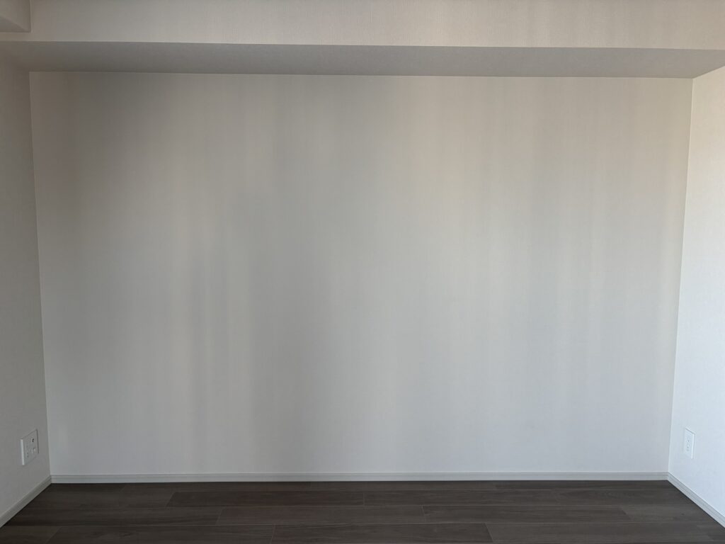 施工前の白い壁